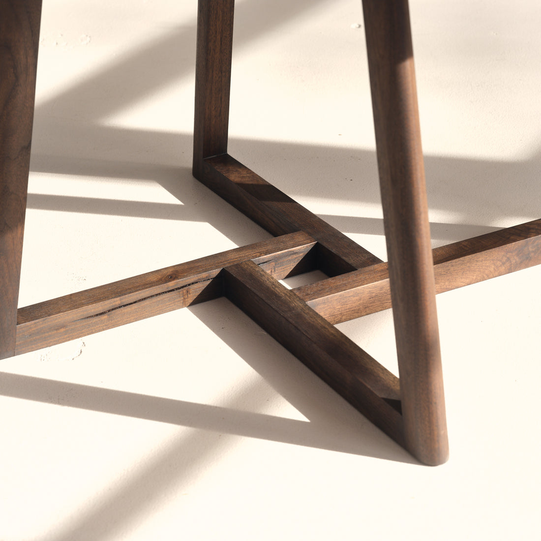 Iris Dining Table